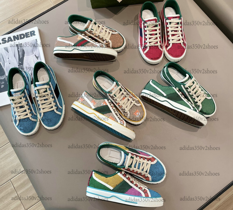 

Tennis 1977 Print Men Sneaker Canvas Leather ACE Designer Flat Shoes Luxurys Designers Womens Shoe Italy Green And Red Web Stripe Rubber Sole