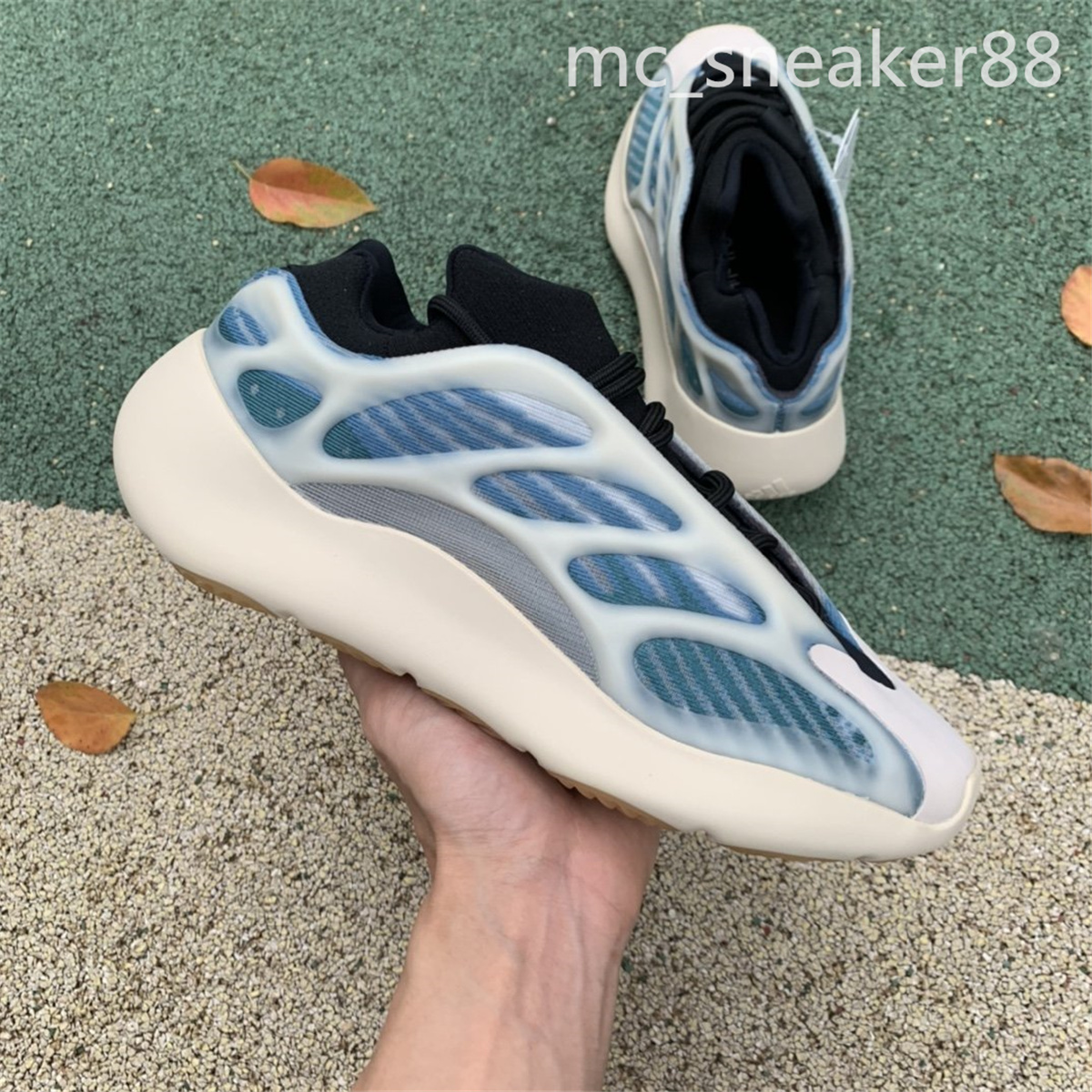 

Top quality kanye west 700 V3 men women shoes V1 V2 Sun soleil Onyx Bright Blue Clay Brown Static Mauve Inertia Azael trainers sports 36-46, Black