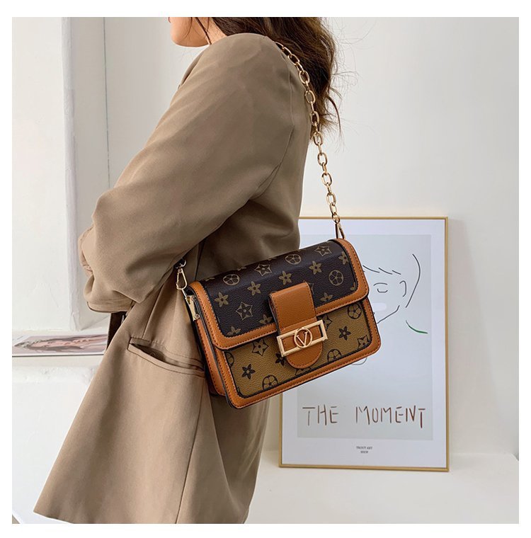 

2021 New Light Luxury Womens Bag Star Same Small Square Bag Presbyopic Flip Chain Shoulder Crossbody Color Matching File Holder