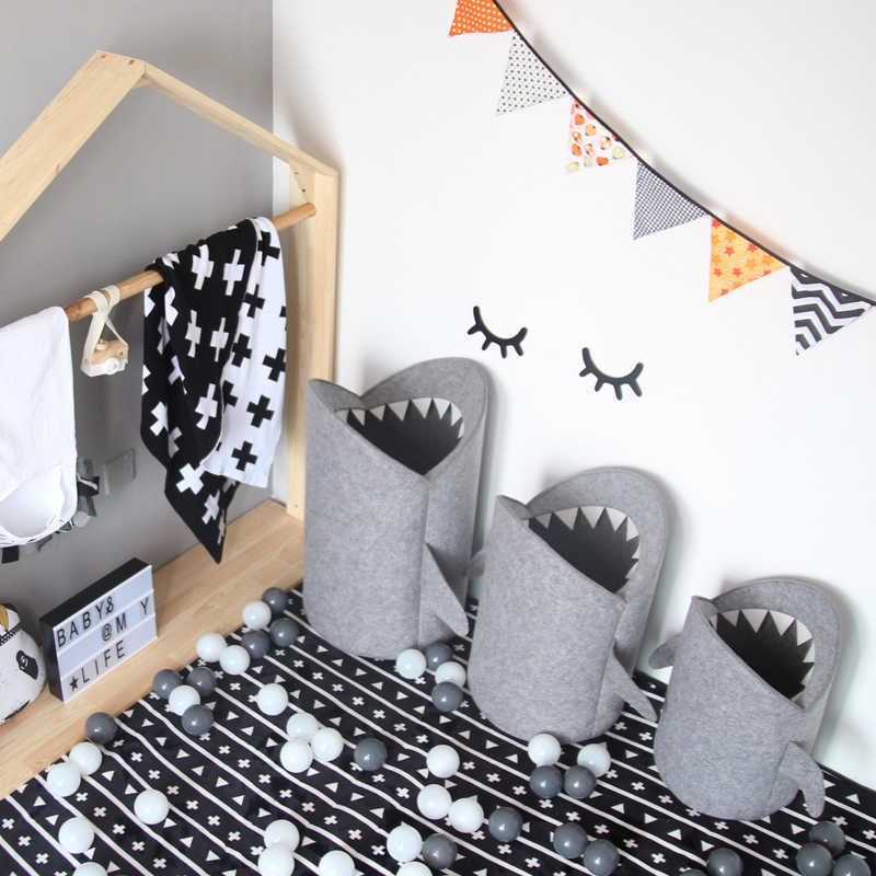

Felt Toy Storage Basket Cute Shark Laundry Clothes Socks Storing Box Children Sundries Container Household Accessories 210609