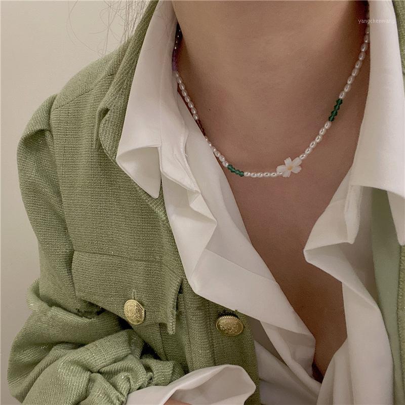 

Korea Vintage White Black Crystal Geometric Daisy Beaded Necklace Cute Romantic Irregular Flower Long For Women Chains