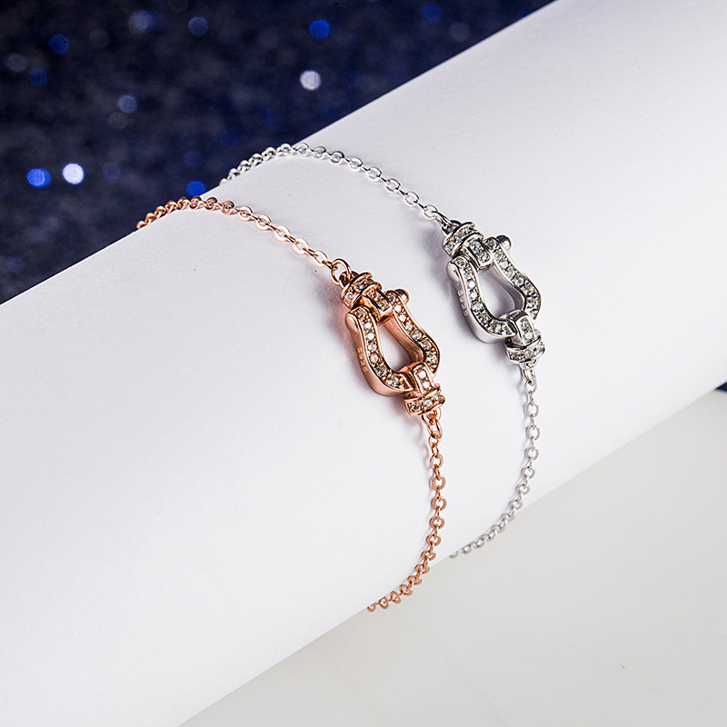 Bracelet fermoir en fer à cheval S925 Sterling Sterling avec une boucle d'origine exquise et une élégante pendante filet élégante filet fine