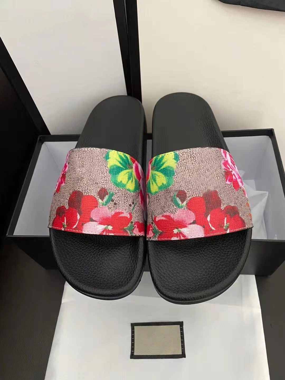 

2022 High Quality Women slipper Summer Rubber Sandals Beach Slide Fashion Scuffs Slippers Indoor Shoes Size EUR 35-45 With Box home011 02