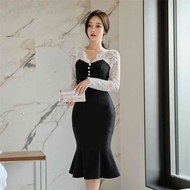 

In the fall of sweet delicate temperament women posed boundary v-neck dress lace stitching 210602, White spell black
