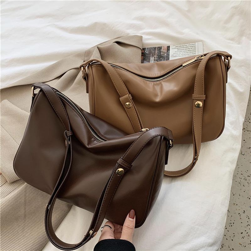 

Simple leisure large-capacity bag women's autumn and winter new trendy soft leather hundred with a shoulder sloping bag big