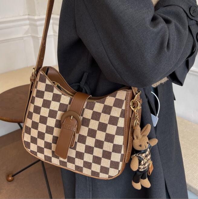 

Wholesale personality check shoulder bags European and American popular checkerboard pattern women handbag sweet and lovely cartoon pendant fashion bucket bag, Brown2(boutique box)