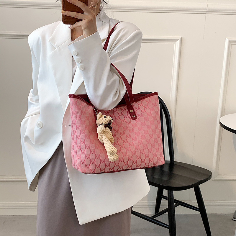 

Design handbag Commuter Bag women's 2021 summer new fashion high-capacity single shoulder bag texture underarm Tote