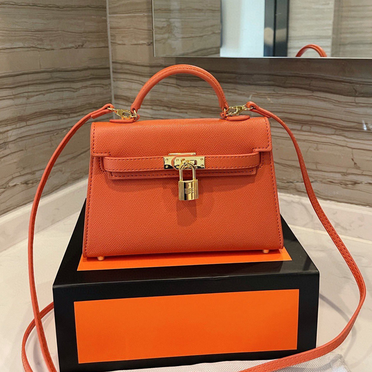 

Kelly Lock Bag Luxury Designer Brand Fashion Shoulder Lady Bags Handbags High Quality Women Letter Phone Bag Wallet Metallic Totes, No bags