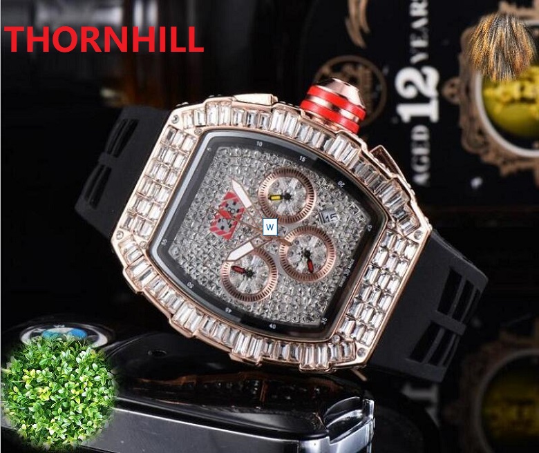 

Men Fashion Sport Shinning Watches Hip Hop Mens Quartz Chronograph ICE-Out Bling Bracelet All Dial Work Rubber Calendar Designer diamonds inlaid outer Wristwatch, As pic
