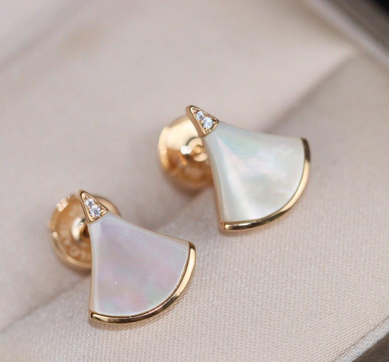 

New design V gold material luxurious quality stud earring with malachite and white shell sparkly diamond wedding jewelry gift with box free