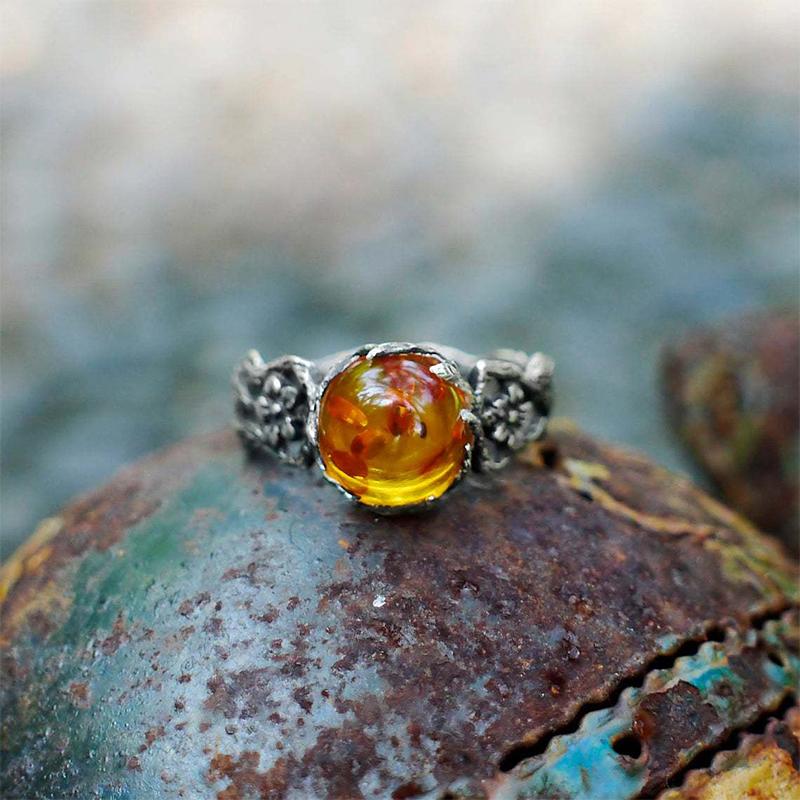 

Cluster Rings Vintage Boho Tibetan Waterdrop Amber For Women Retro Design Ancient Silver Carved Flower Ring Luxury Anniversary Gift