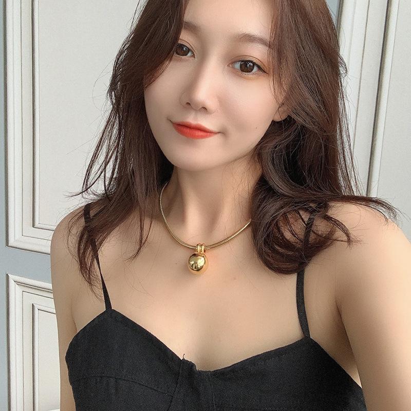 

Pendant Necklaces Fashion Simple Round Beads Necklace For Women Metal Big Circle Choker Girl Jewelry Gift Wholesale FM106X