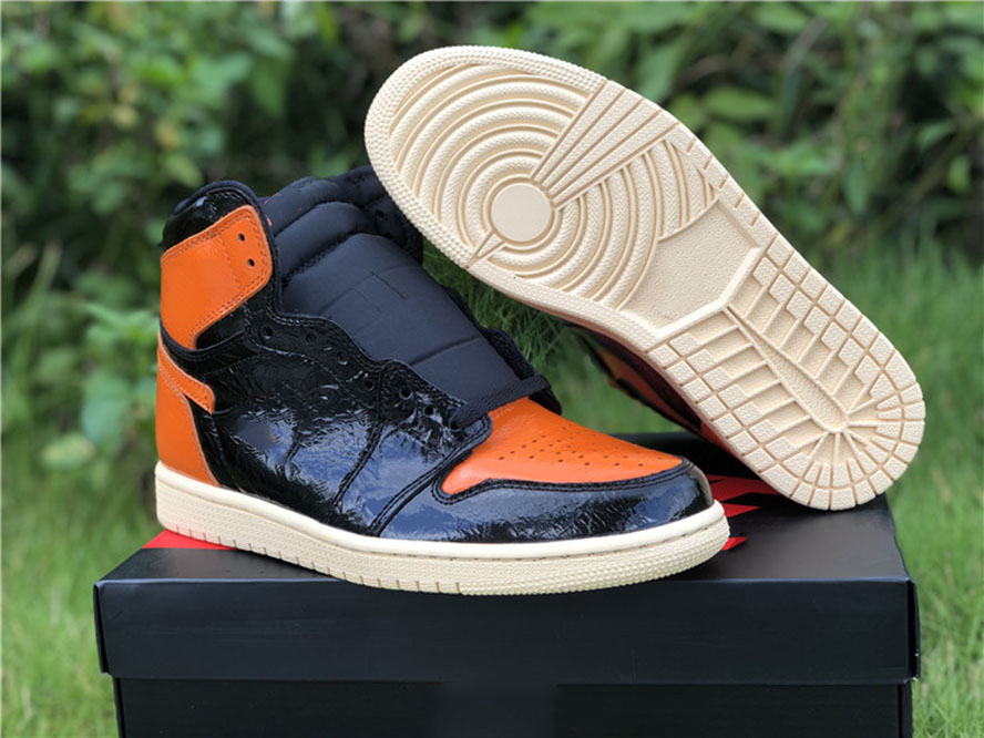 

Genuine Jumpman 1 Couple Basketball Shoes Amber Orange Black Men's Women's Sports Shoelaces Shoebox Full Size 36--46