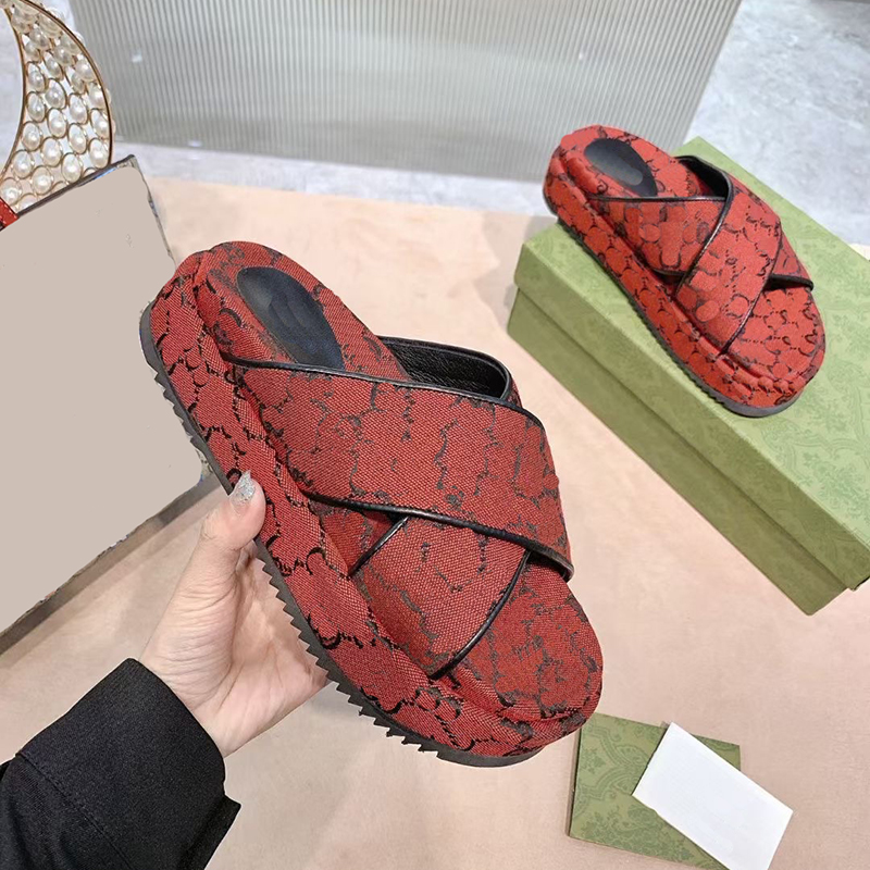 

2021 flat slipper sandals Luxury designer slides Flip Flop womens Thick bottom slippers fashion Sliders outdoor casual shoes Foam Runner wom, Black