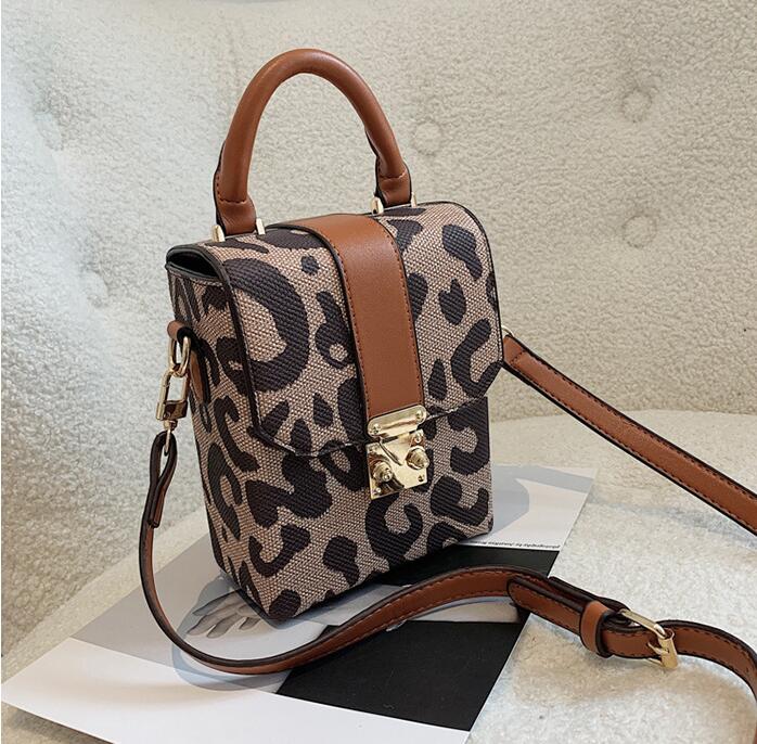 

women wallet winter personalized vertical printing mobile phone bag Street trend leopard handbag sweet and lovely bow ribbon gold buckle storage zero wallets, Brown1(boutique box)