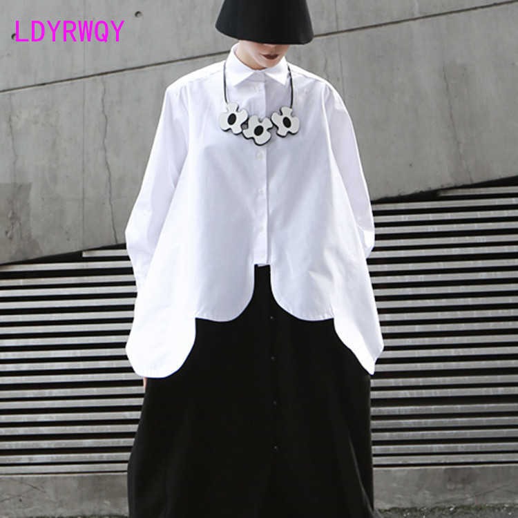 

[LDYRWQY] Women's Irregular Arc Wide Hem White Loose Shirt Turn-down Collar Streetwear Polyester 210603