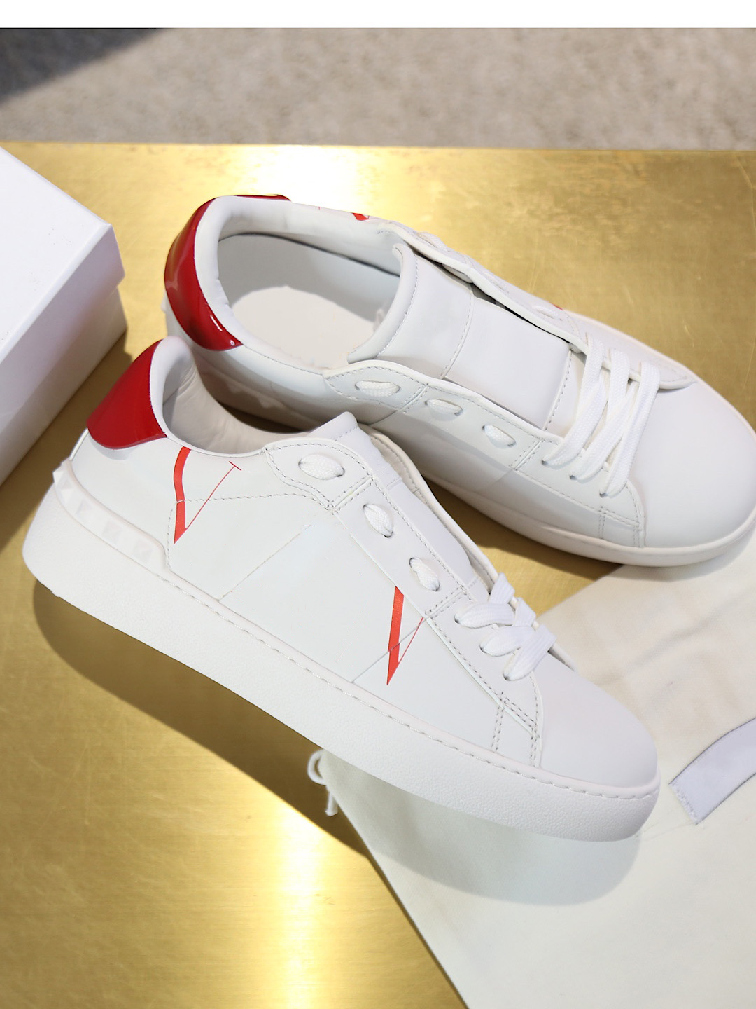 

Classic women sports shoes men platform Riveted shoe in Spring and Autumn of Luxurys Designers Leather Flat soled Casual Sneakers size 34-44, Box