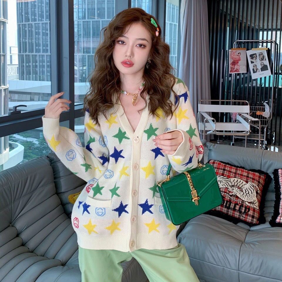 

Men's and women's Knits same high quality version of fashion brand full letter print star jacquard temperament V-neck show thin lo, White