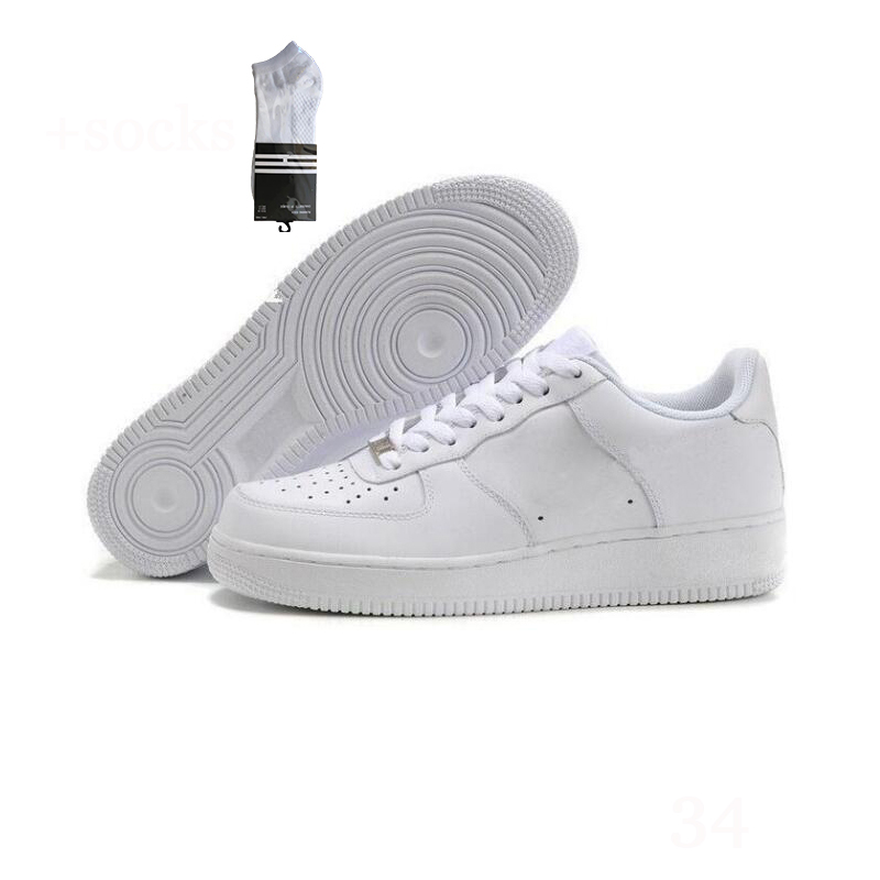 

Classic 1 Man Running Shoes Women Fashion Sneakers triple white black casual Womens Mens Trainer Sneaker with free socks