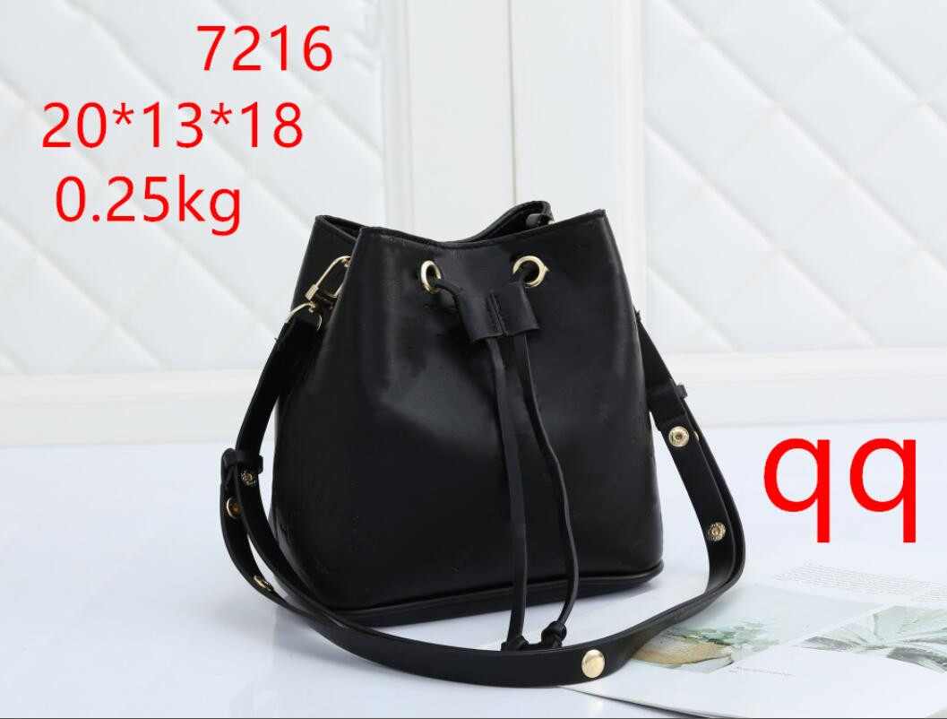 

Christmas Famous ladies handbags fashion shoulder bag Soho messenger shopping bags Disco handbag heart-shaped, Black