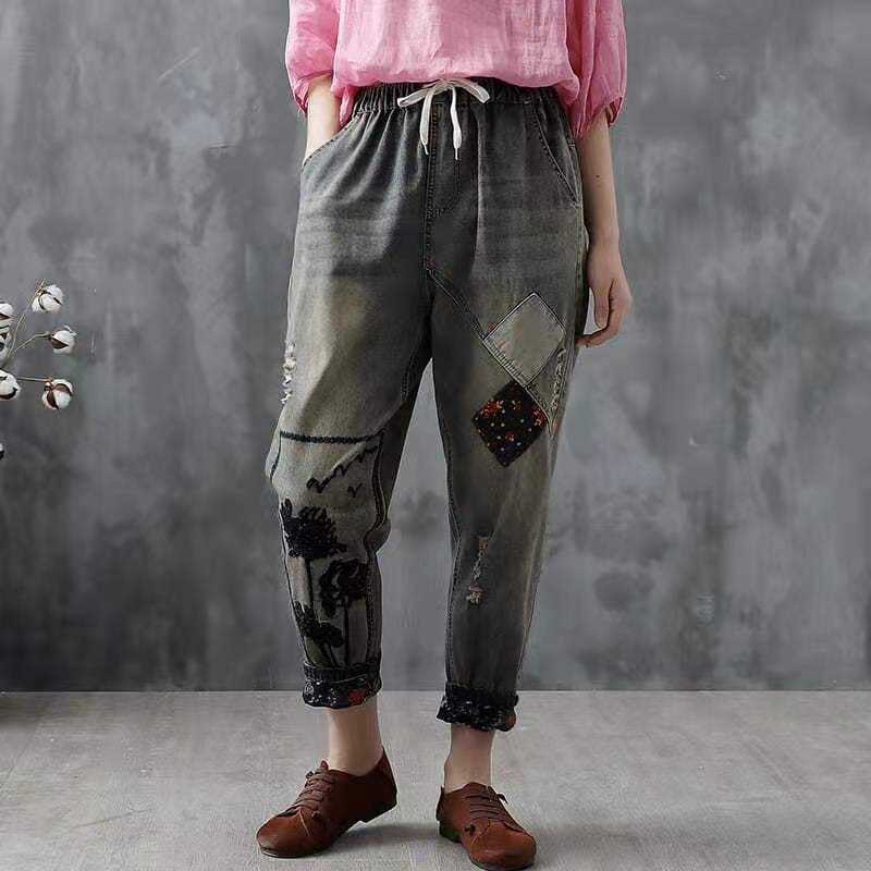

Arrival Spring Women Loose Casual Elastic Waist Embroidery Harem Pants Cotton Denim Patchwork Ripped Jeans W136 210608, Picture color