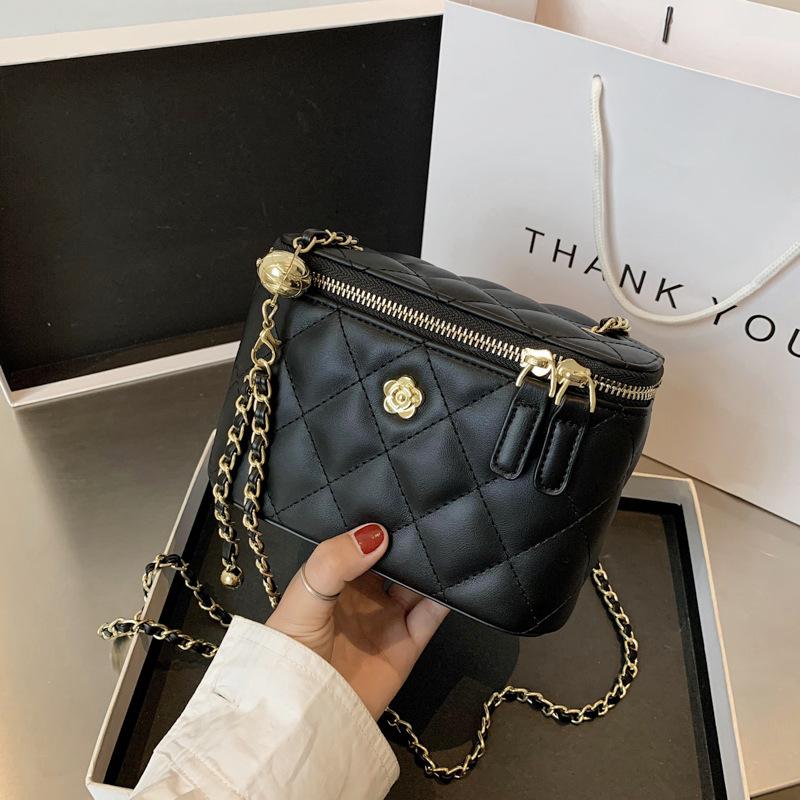 

High sense of women's small bags in the spring of 2021 messenger shoulder bag box bag new fashion trend temperament chain, Black
