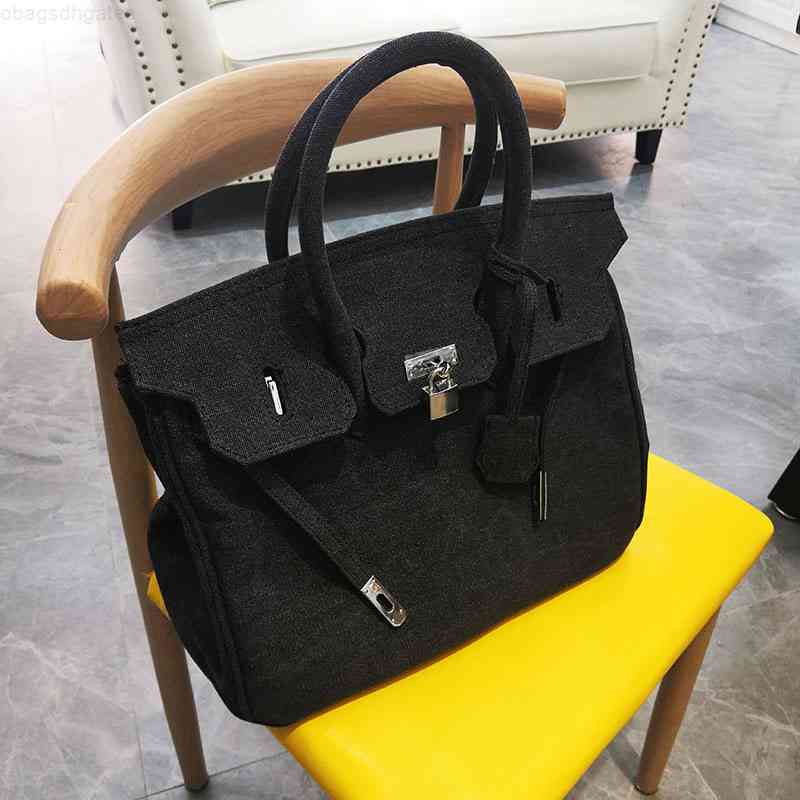 

21New Independent design bagWanghong same underarm bag women's 2020 new women's bag large capacity one shoulder handbag washing canvas bag, Green