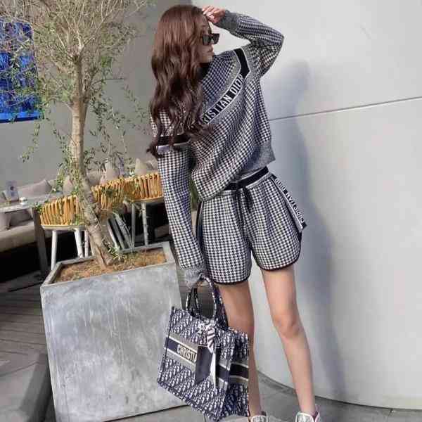 

early autumn new port style letter jacquard thousand check shorts Pullover long sleeve knitted two-piece suit women, Black