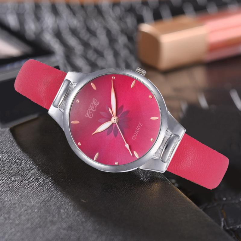 

Wristwatches CCQ Women's Watches Ladies Watch Leather Band Quartz Wristwatch Clock Fashion And Simple Dress Gift XB40, Red