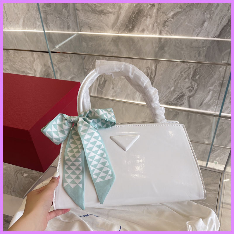 

2021 New Women Bag Designer Handbags Bags Womens Wallets Latest Fashion High Quality Minimalist Low-key Zipper Compartment D217225F, Black
