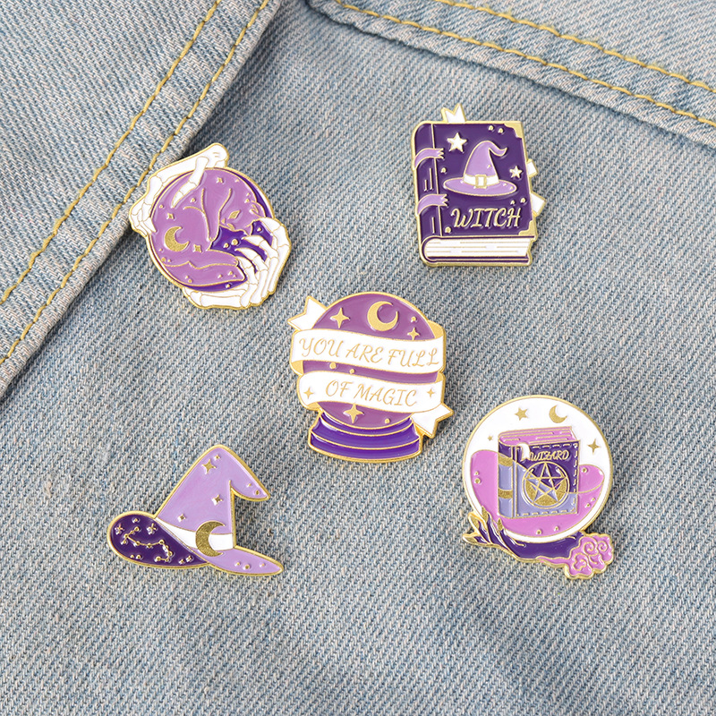 

Magic Witch Hat Book Collar Brooches Women Alloy Paint Letter Moon Star Lapel Pins For Backpack Cap Skirt Badge Clothes Accessories European