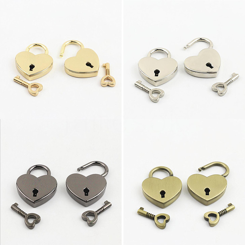 

4 Colors Heart Shape Padlocks Vintage Hardware Locks Mini Archaize Keys Lock With Key Travel Handbag Suitcase Padlock DD358