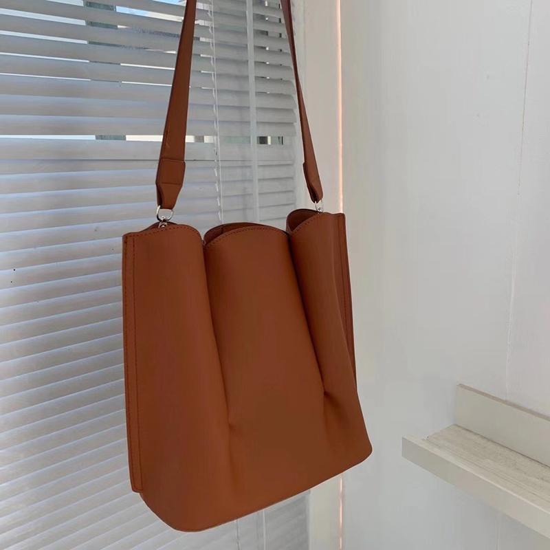 

[BXX] Women New handbag large capacity PU Leather Flap Personality All-match Crossbody Shoulder Bag Fashion Tide 2021 18A1631, Black