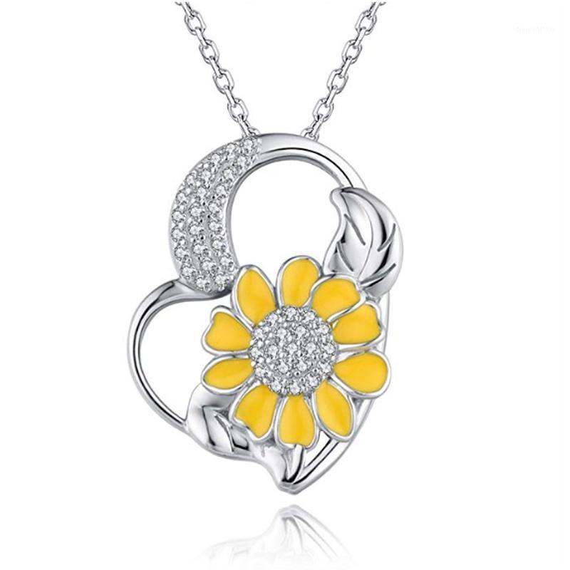 

Chains Luxury And Exquisite Wild Heart-shaped Sunflower Necklace Female Wedding Accessories Valentine's Day Gift Jewelry Wholesale
