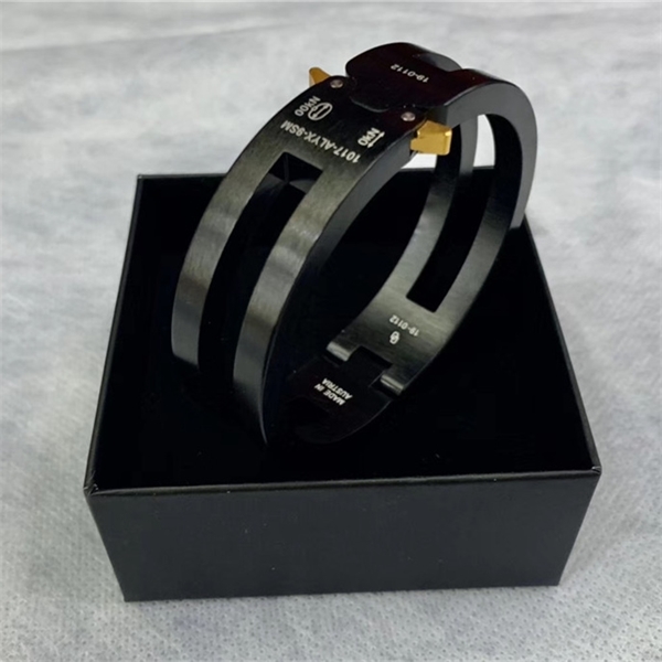 

New Solid Alyx Bracelet Men Women 1017 9SM Bracelets 1:1 High Quality Austria Lasered Cuff Buckle Clasp C0305, Golden;silver