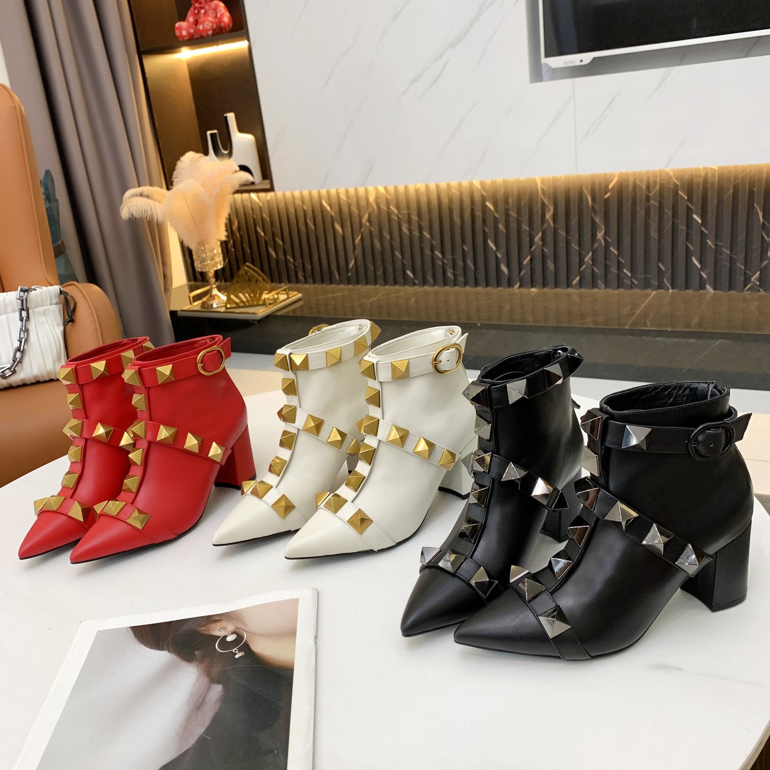 

Designer luxury sexy fashion Pointed rivets shoe boots thick high heels luxur design 6cm heel shoes winter leather ladies size 35-41 with box