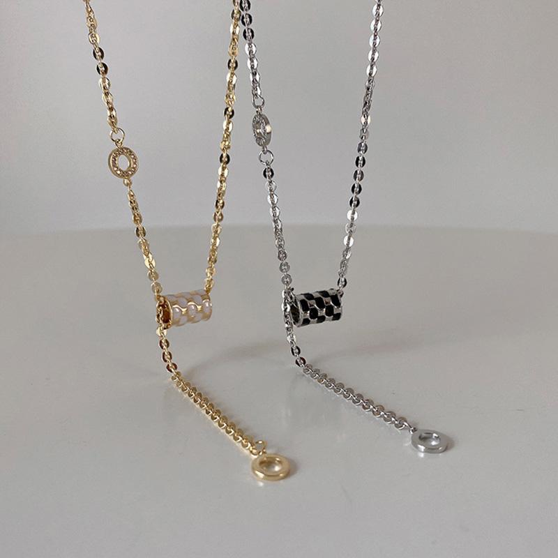 

Chains Advanced Feeling Small Pretty Chessboard Pendant Necklace For Women Personality Temperament Friend Jewelry Gifts