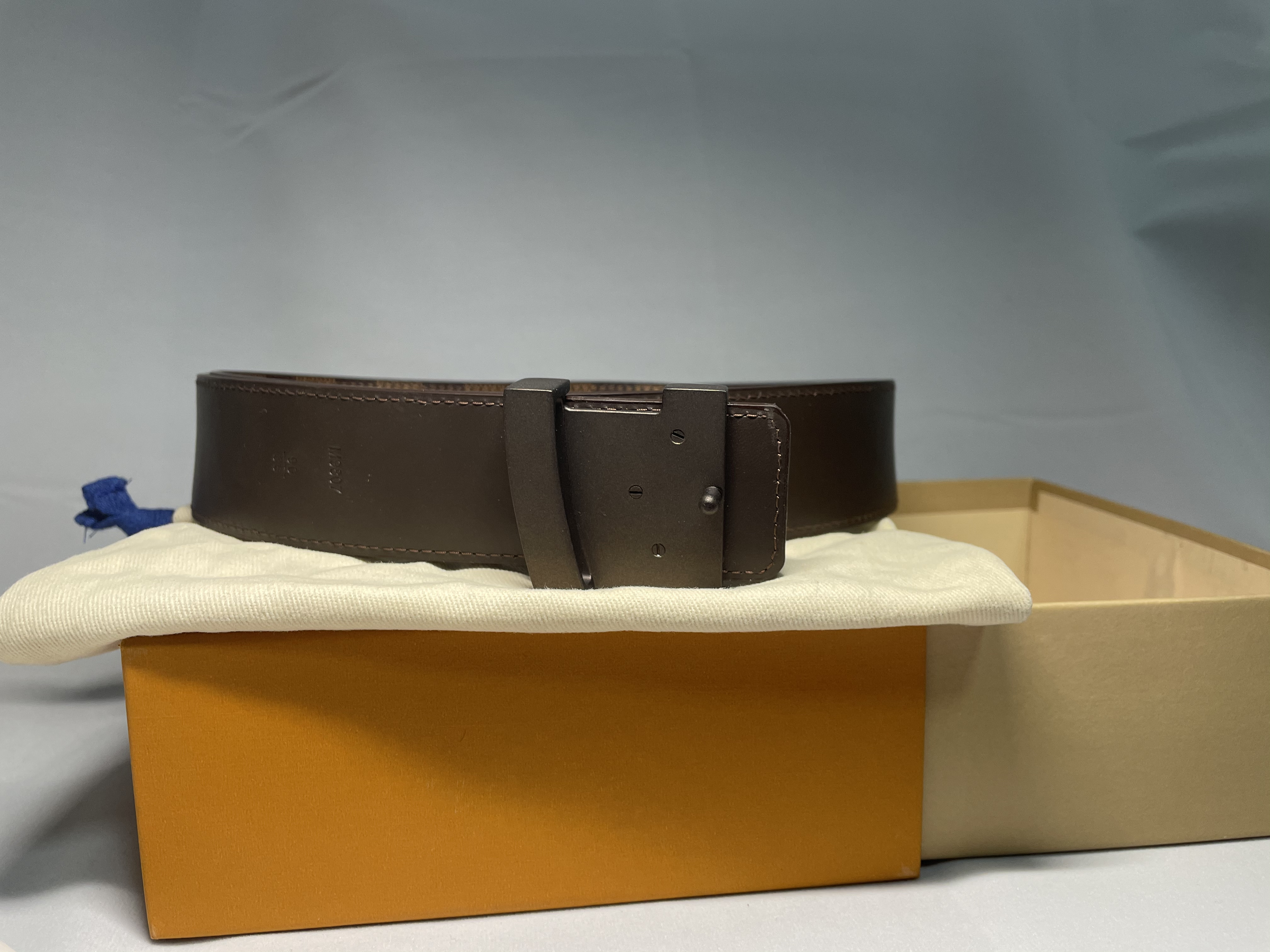 

New best quality black genuine leather with pin buckle men belt with box men designers belts women belts designer belts free shipping, Black;brown