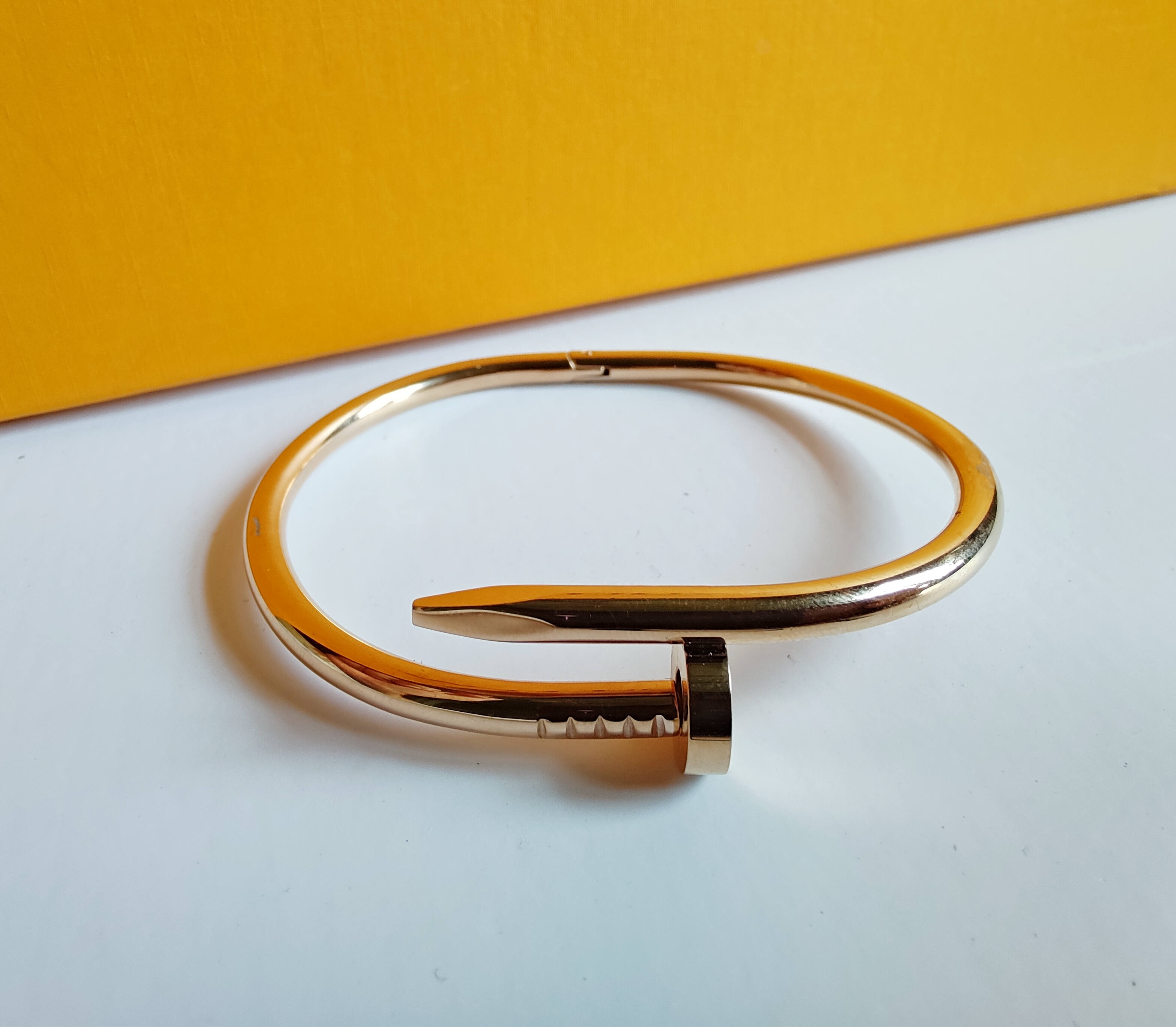 

Ladies Love rings Pendant Necklaces Screw Bracelet Van Party Wedding Couple Gift Love Bracelet Fashion Luxury Cleef Designer Bracelet Arpels carti a3, Black