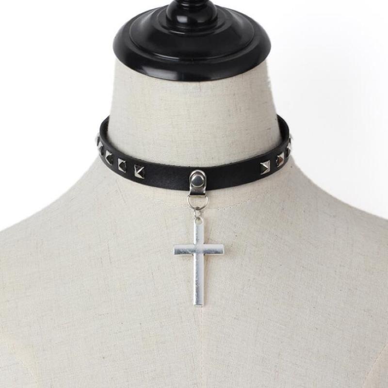 

Chokers Goth Vintage PU Leather Spike Choker Women Collar Necklace Rock Punk Cross Pendant Body Jewelry Simple Adjustable