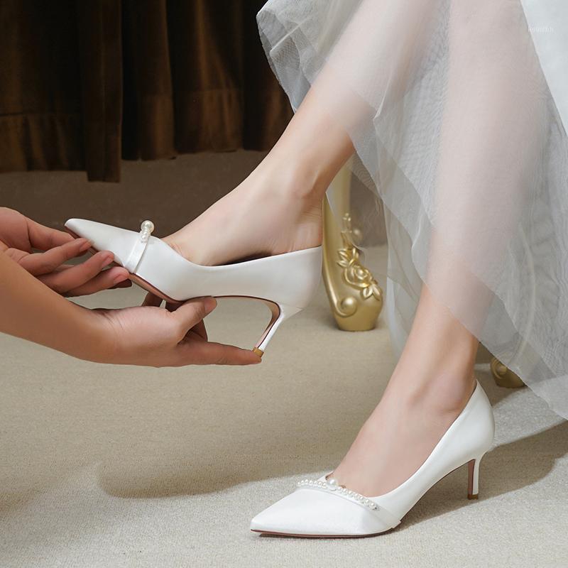 

Bride's Wedding Shoes Show Two Wearing 2021 White Crystal Heels Can Usually Wear Dress, White 6cm