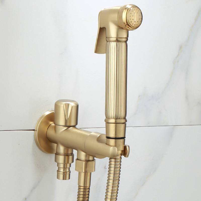 

2021 New Hand Held Sprayer Douche Toilet Kit Brush Gold Shattaf 304 Sus Copper Vae Jet Bidet Faucet Set Lobu