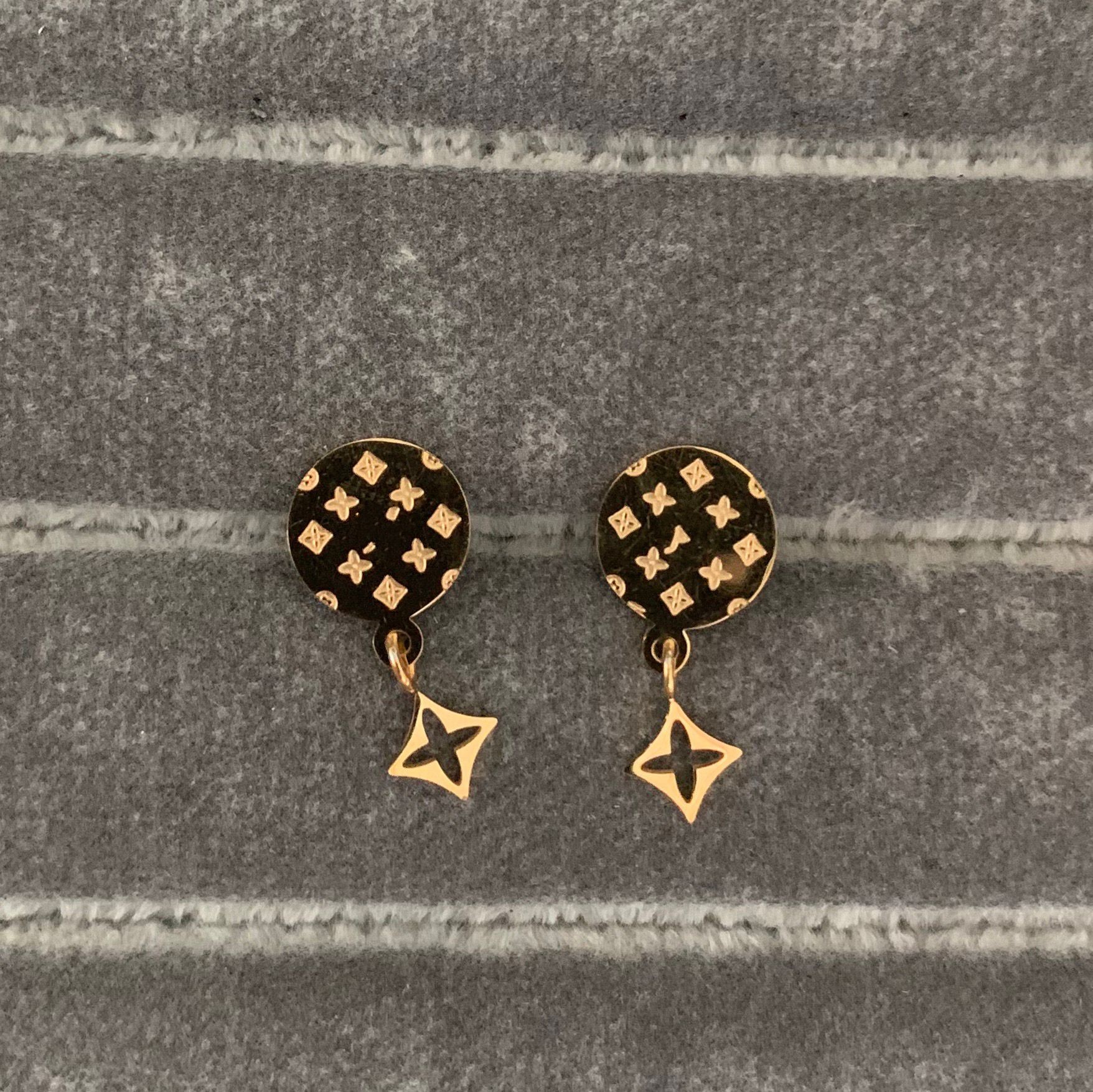 

2021 Top quality flower silver letter Stud Ear ring Jewelry gold rose 3 colors earrings for Women Wedding Gift drop Shipping, Slivery;golden