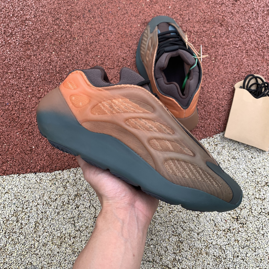 

Luxury Designer Basketball Shoes for Men off Women white 700 Sneakers Fashion Platform loafers Running Outdoor Runner V3 Trainers