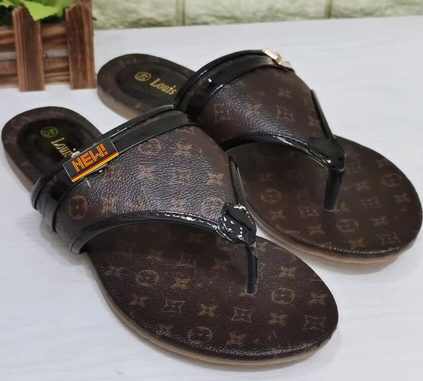 

2021 Women's Slippers Beautiful Wear Shoes Summer Sandals Beach Slipper Slippers Women's Flip-Flops Loafers Sexy Black