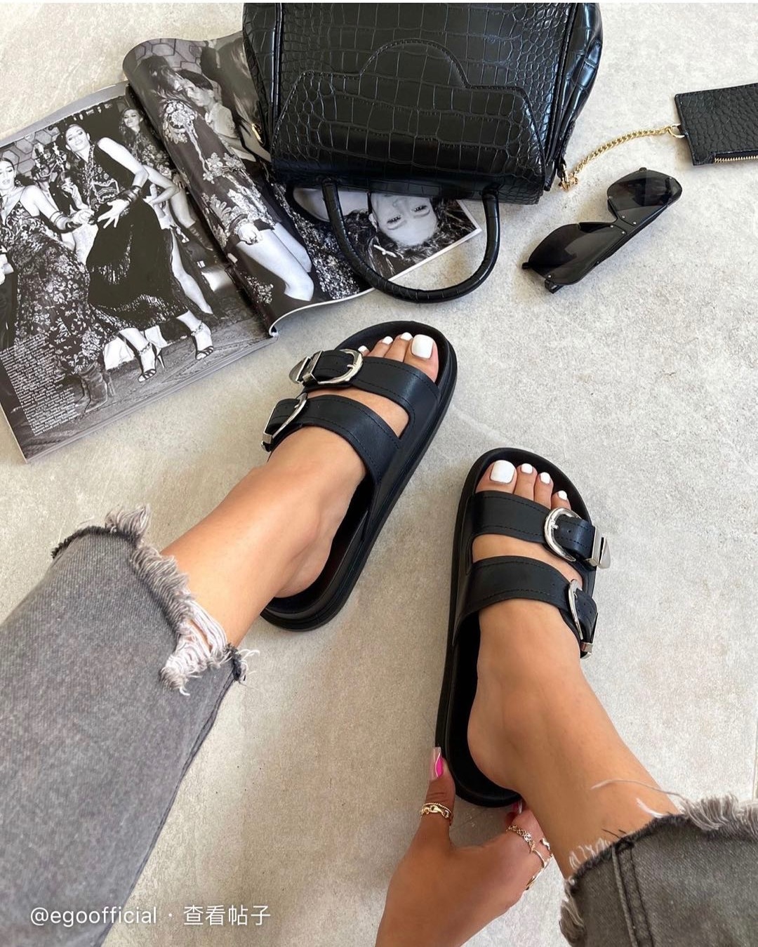 

luxury slippers women's fashion in 2021 wear casual style metal buckle flip flops with thick sol cool slippers large women's sho, Black