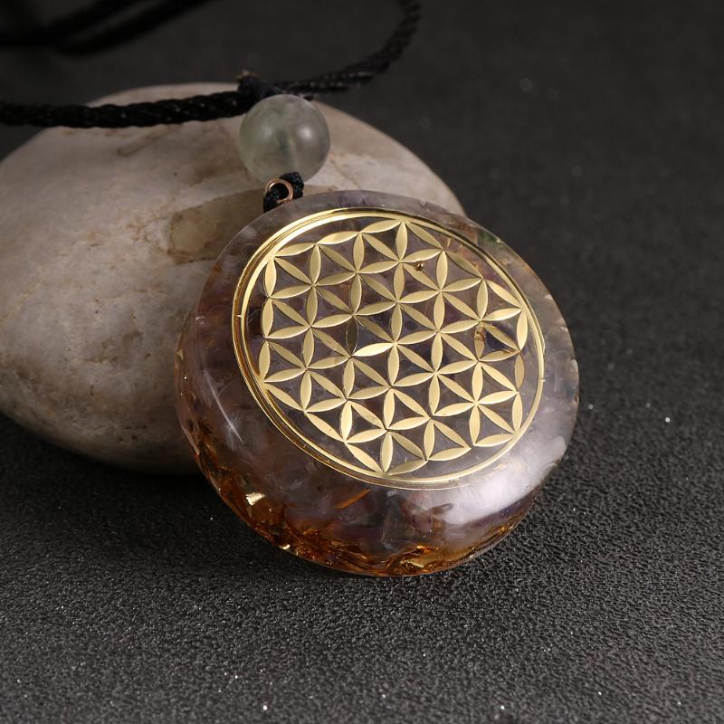 

Pendant Necklaces Natural Chip Fluorite Stone Round Orgonite Necklace 2021 Fashion Women Crystal Energy Resin Orgone Jewelry