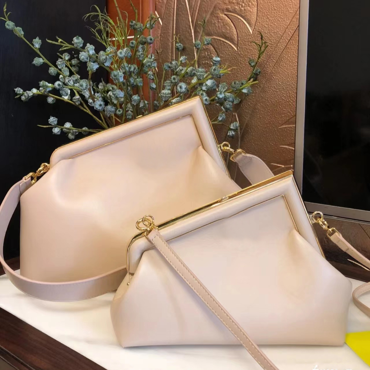 

Ladies Designer Crossbody Bags Womens Handbags Wallets Purses Luxury Messenger Genuine Leather Sacoche Female Bolsa Metal Wrapped Fashion Evening Clutch Bag, Not for sale