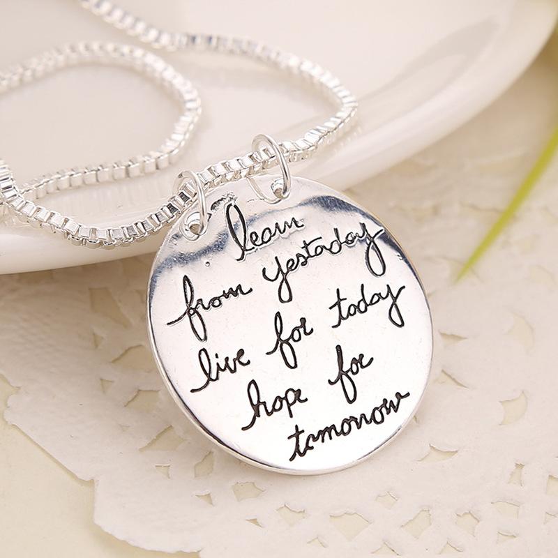 

Pendant Necklaces POPACC Silver Color Women's Necklace Fashion Round Letter "live Your Life" Love Alloy