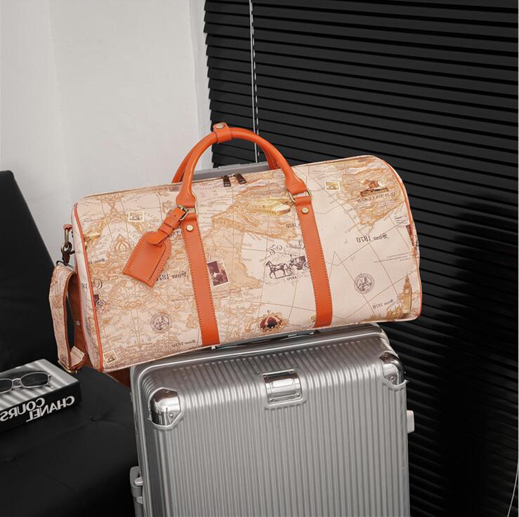 

Factory wholesale men brand shoulder bags personalized totem printing sports and fitness bag retro leather handbags street trend color matching travel handbag, Yellow